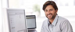Bild Media Service. Iventa Mitarbeiter bei der Arbeit mit seinem PC.
