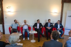 Bild Iventa Business Breakfast. Die 5 Vortragenden während der Veranstaltung.